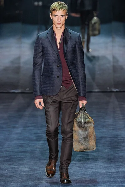 Look 18